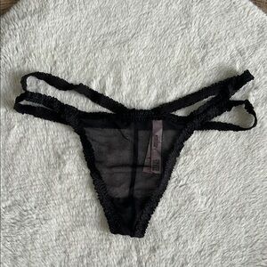 Victoria’s Secret Thong Panty M